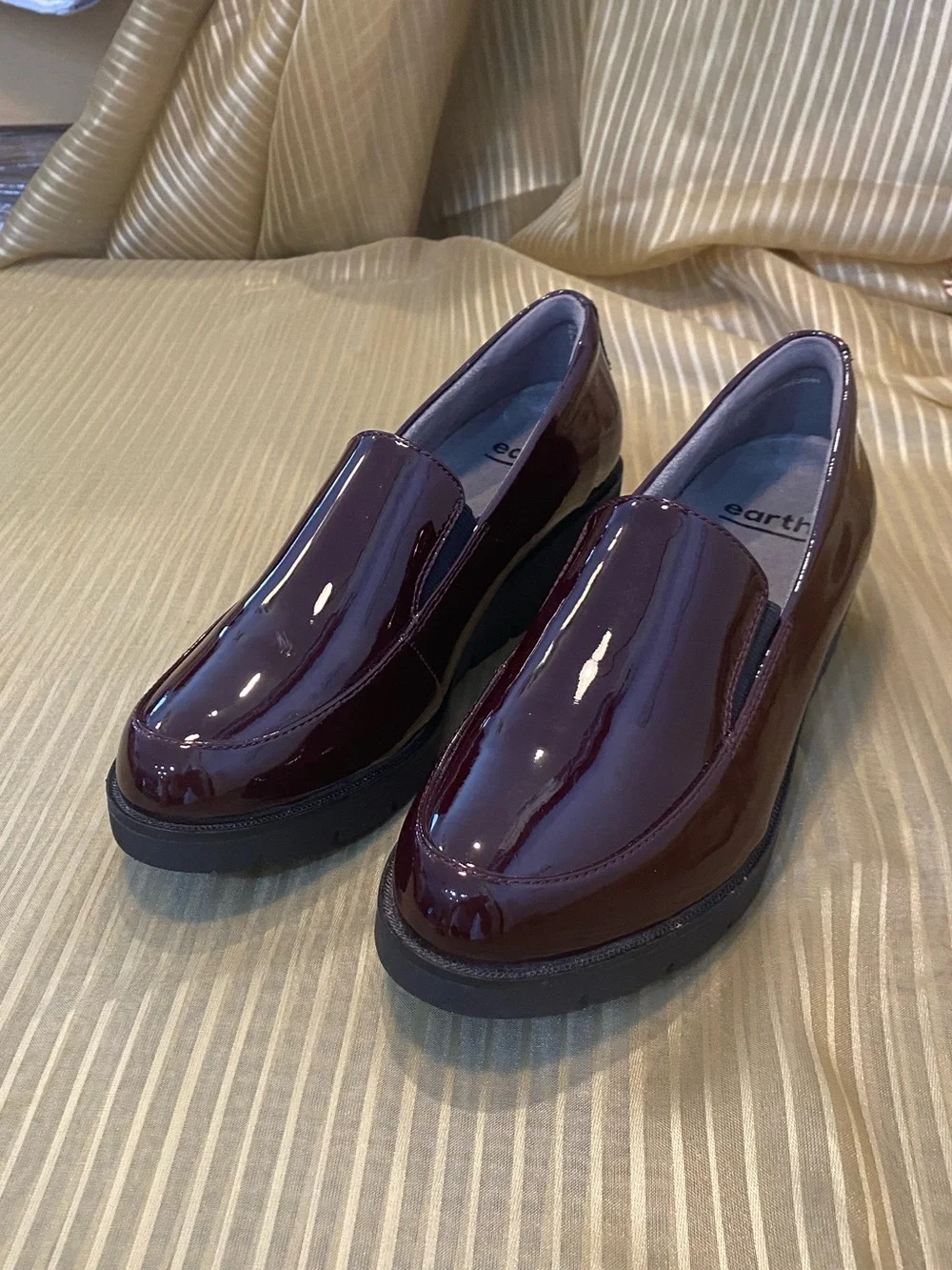 NWT EARTH women Burgundy brown Patent Glossy Leather platforms, size 7.5 - Picture 10 of 15